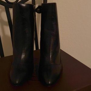 Modern  vintage high heeled short leather boot